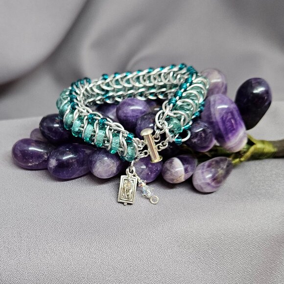 NWOT Bracelet of Seafoam Czech Glass Rings, & Aluminum Rings Handmade 6" - Picture 1 of 13